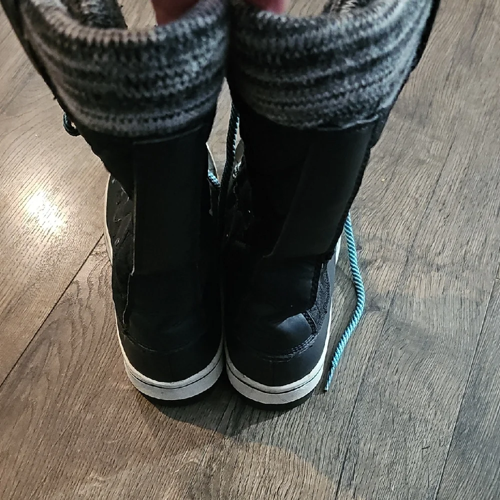 Totes Black Gray Winter Boots with Blue Laces SIZE 7 Medium Outdoor Water Snow